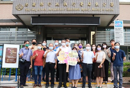 111年10月17日本分署利用臺南分署參訪時，進行檔案應用宣導 (1).