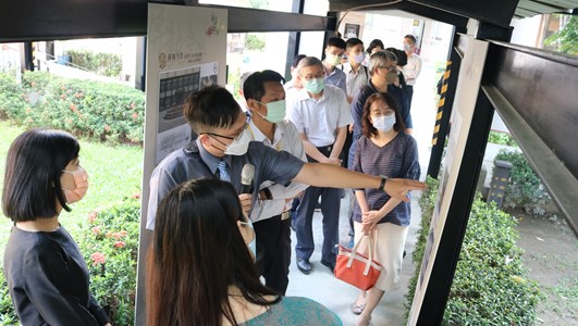 111年11月3日本分署利用嘉義分署及高雄分署參訪時，進行檔案應用宣導(4)..