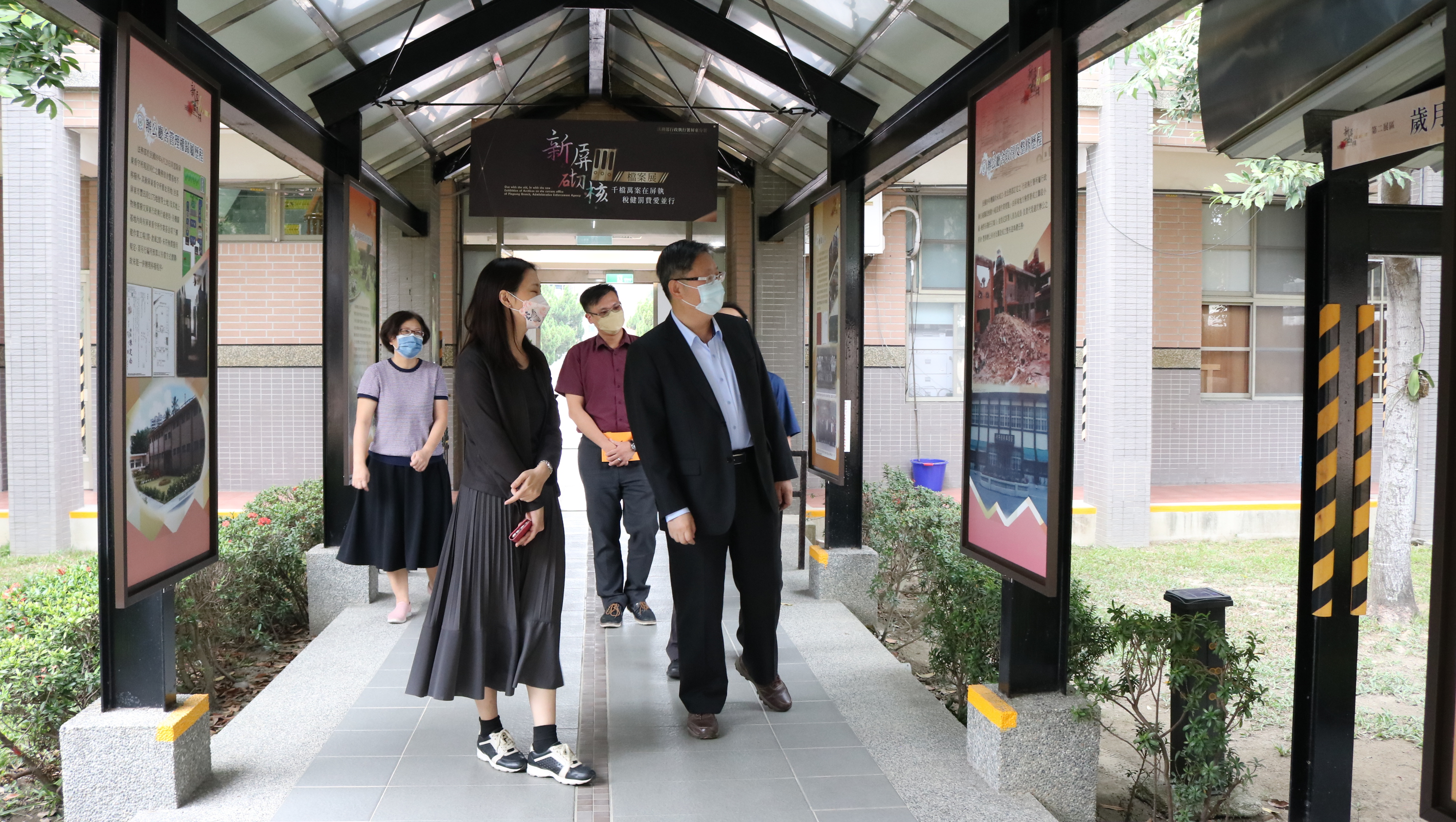 111年12月14日本分署利用臺灣屏東地方檢察署參訪時，進行檔案應用宣導 (1).