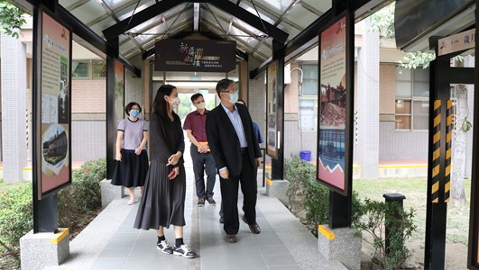 111年12月14日本分署利用臺灣屏東地方檢察署參訪時，進行檔案應用宣導 (1).