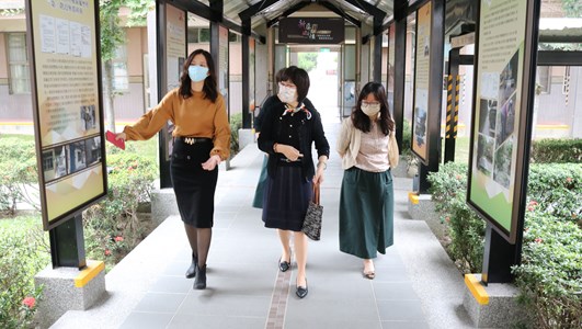 111/12/30本分署利用臺灣屏東地方法院參訪時，進行檔案應用宣導 (1).