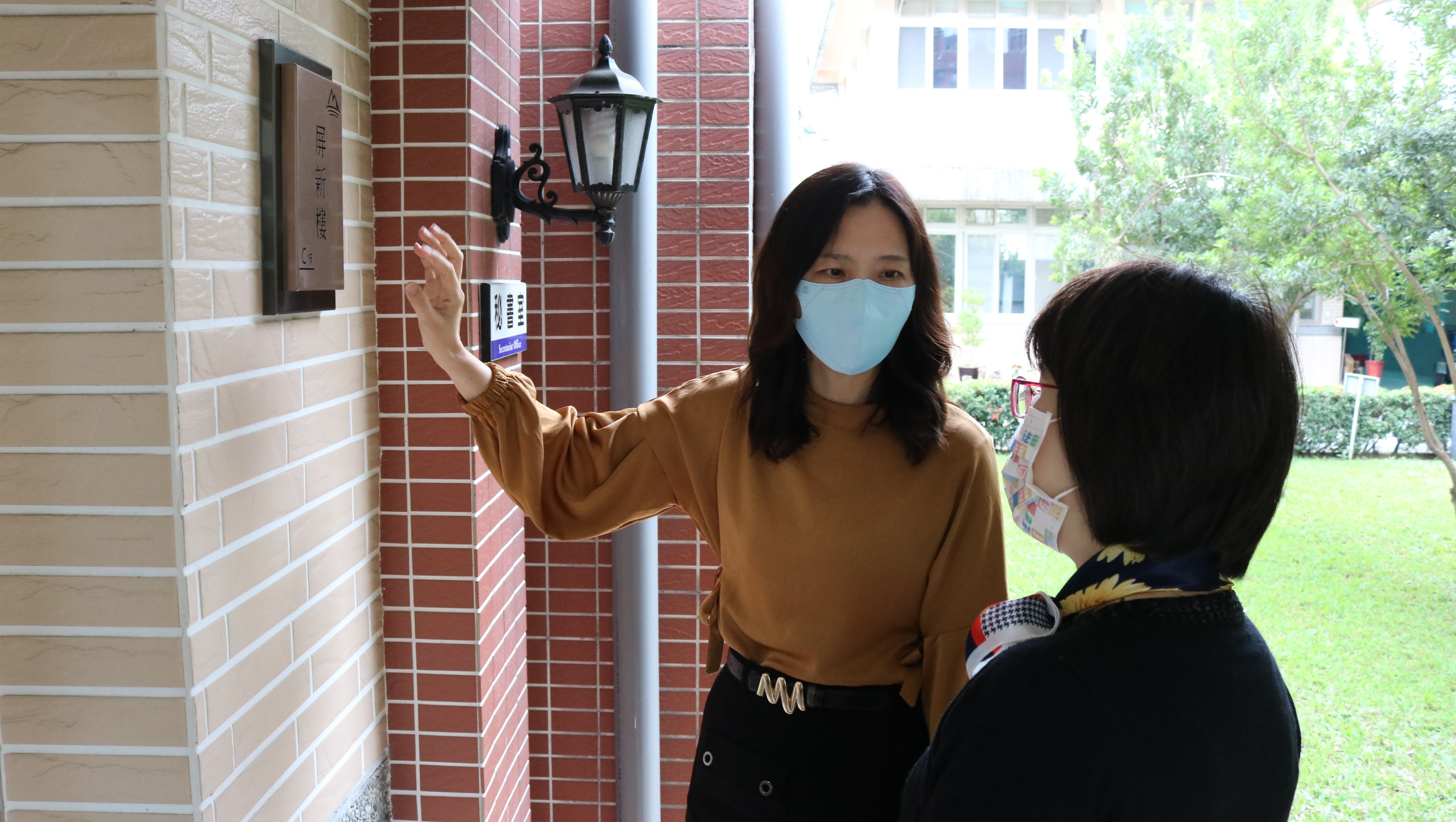 111年12月30日本分署利用臺灣屏東地方法院參訪時，進行檔案應用宣導 (2).
