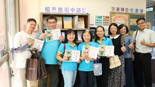 112年11月01日本分署利用交通部公路局南區養護工程分局同仁到場觀展時，進行檔案應用宣導 (1)