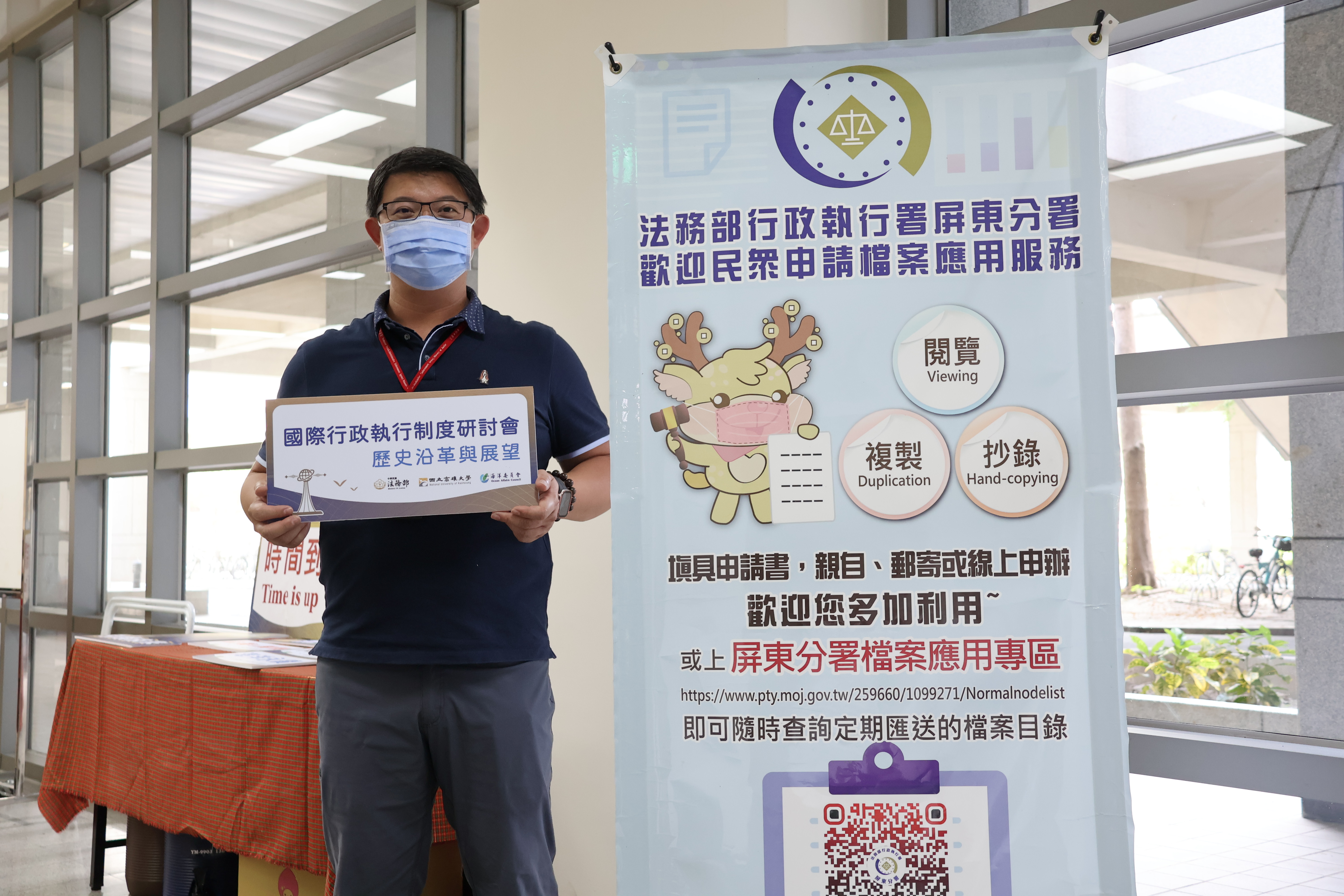112年11月15日本分署舉辦國際研討會時時，在高雄大學進行檔案應用宣導 (2)