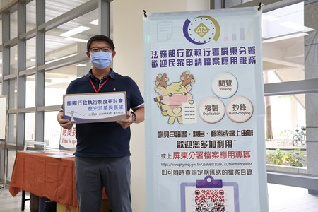 112年11月15日本分署舉辦國際研討會時時，在高雄大學進行檔案應用宣導 (2)