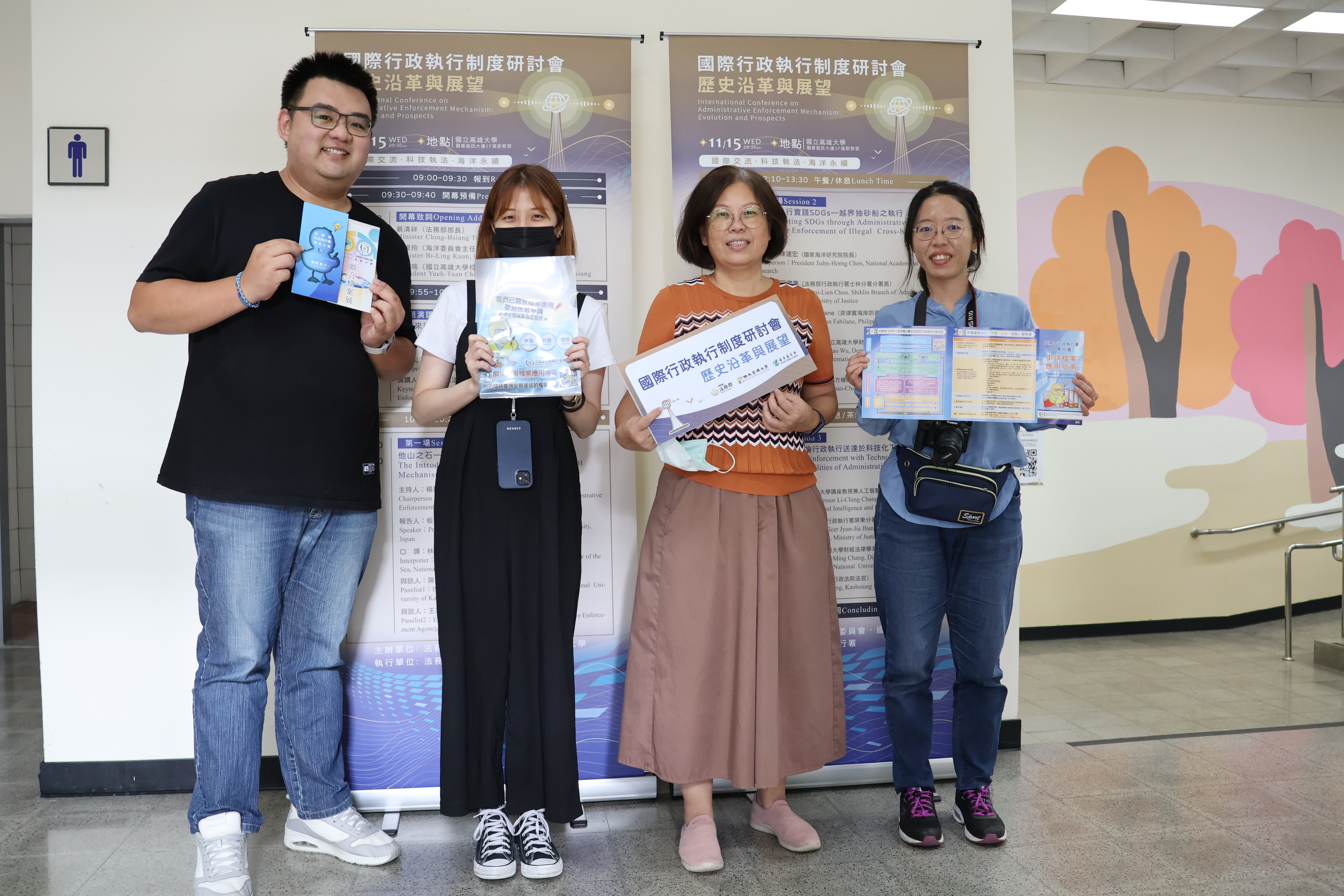112年11月15日本分署舉辦國際研討會時時，在高雄大學進行檔案應用宣導 (1)