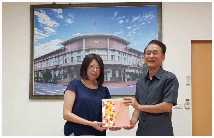 法務部行政執行署屏東分署柯怡如分署長（左）拜會縣府警察局蔡文峰局長