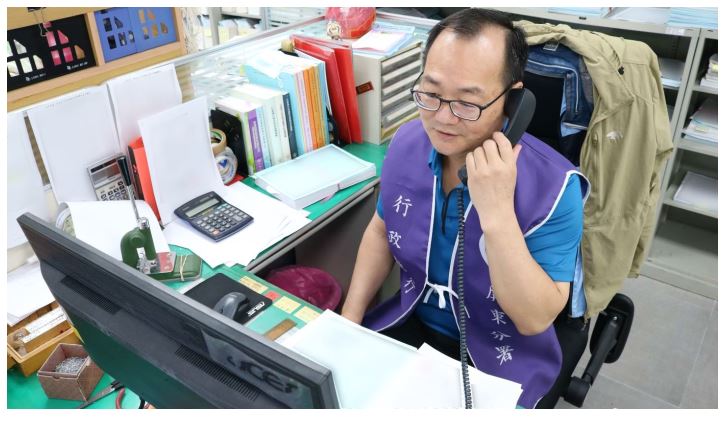 書記官接到酒駕義務人來電希望分署趕快去扣押他的存款，示意圖