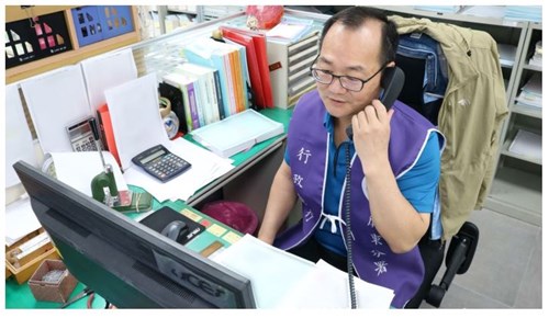 書記官接到酒駕義務人來電希望分署趕快去扣押他的存款，示意圖
