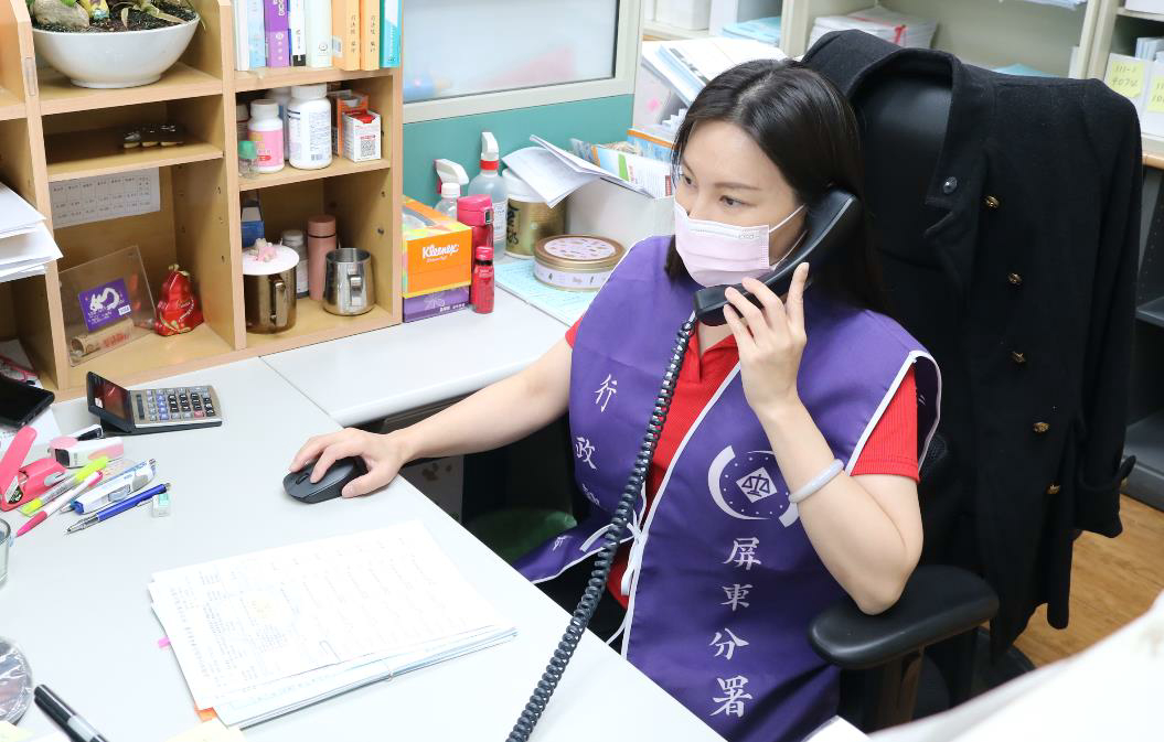 屏東執行分署執行人員接到義務人來電詢問無法保單借款乙事，示意圖