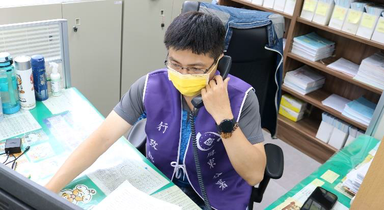 義務人神隱7年，靠著一通電話，書記官終於說服繳清酒駕罰單，示意圖
