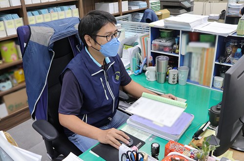 書記官製作執行命令扣押存款及查封小套房後，無照民宿業者繳清罰款