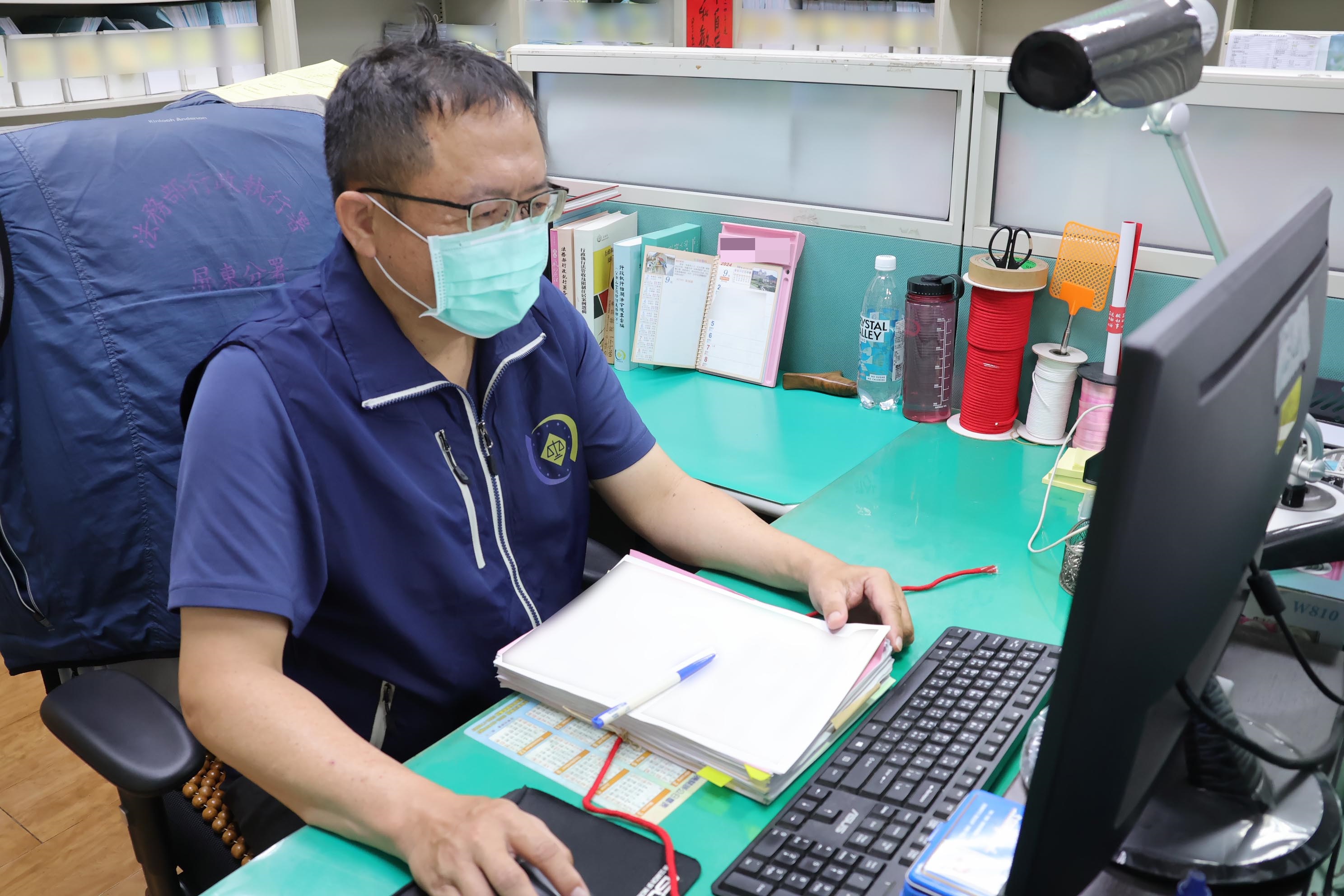 書記官製作執行命令扣押存款後，浮潛業者繳清罰款