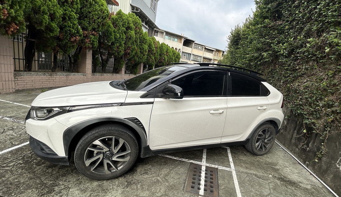 屏東分署9月3日二拍納智捷白色中古車，出廠6年，排氣量1556 c.c.
