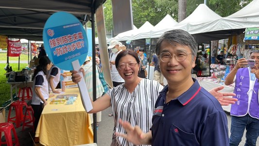113年9月14日本分署參與財政部南區國稅局及屏東縣政府財稅局舉辦租稅宣導活動時進行檔案應用宣導 照片(1)