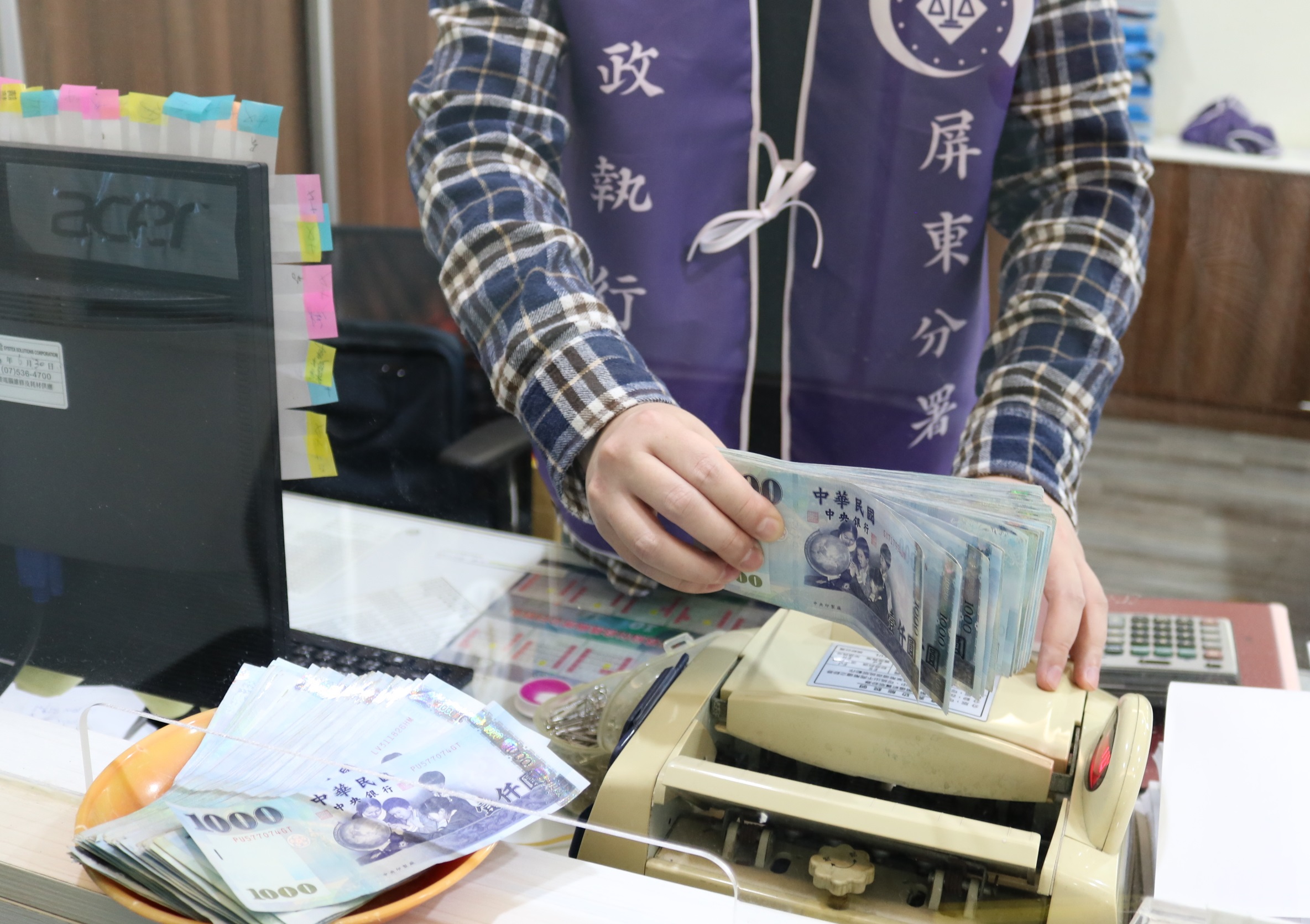 執行人員現場查封車輛後，義務人親至分署繳清罰款